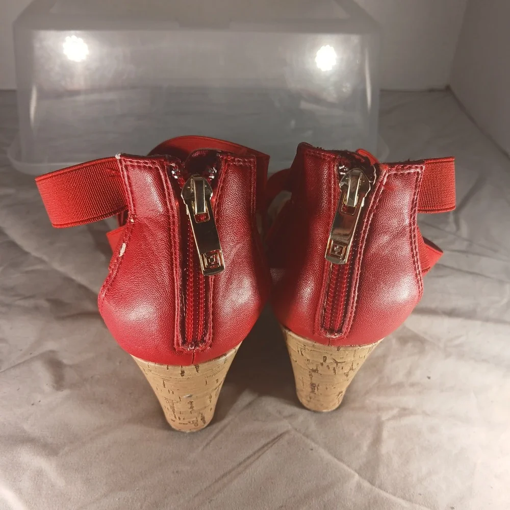 Liz Claiborne solid versatile hardware