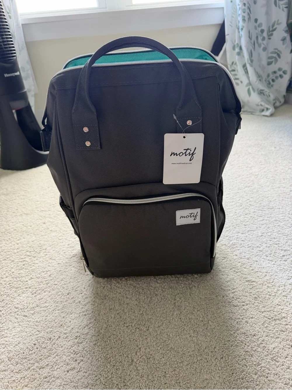 Motif Medical bag pockets