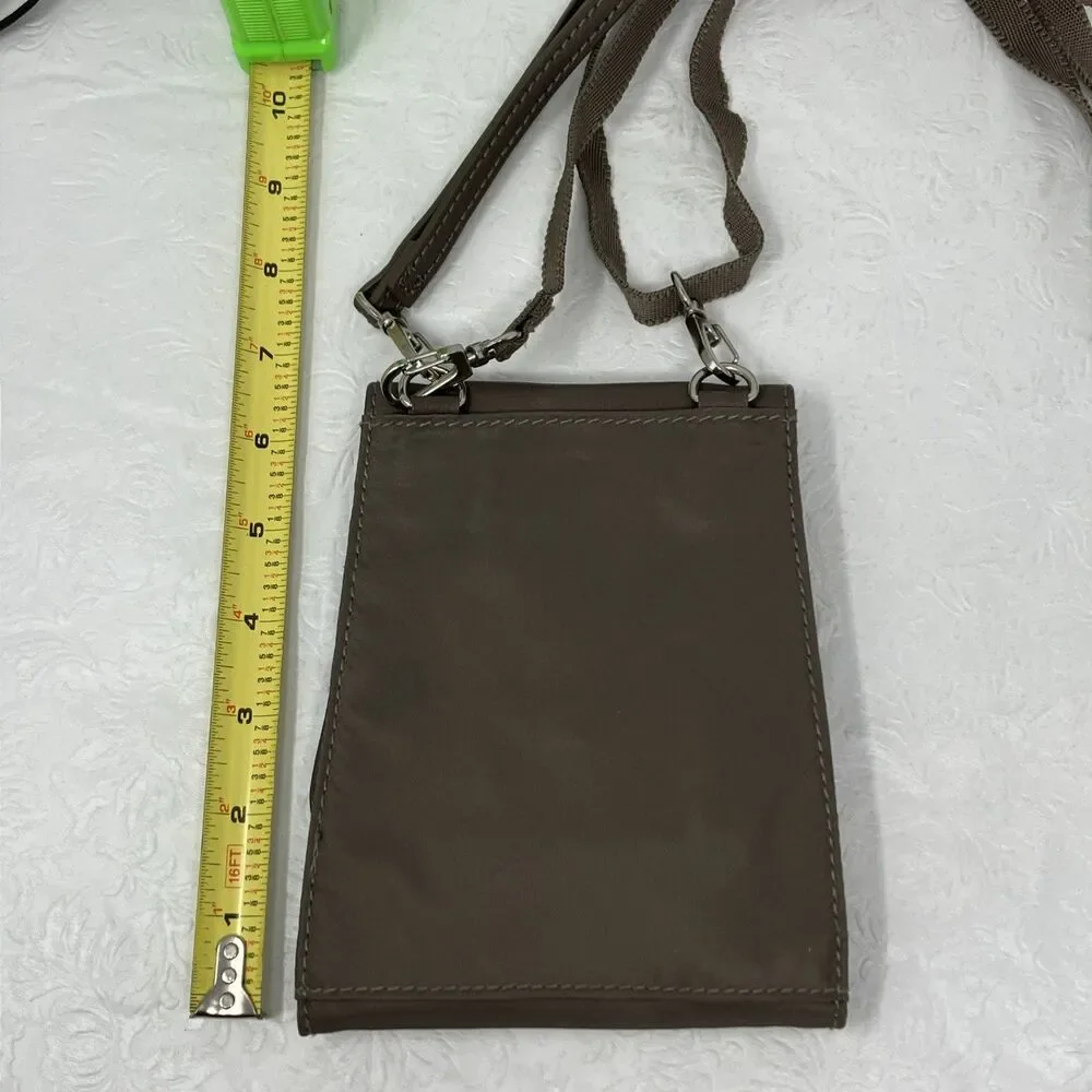 Hadaki travel wallet