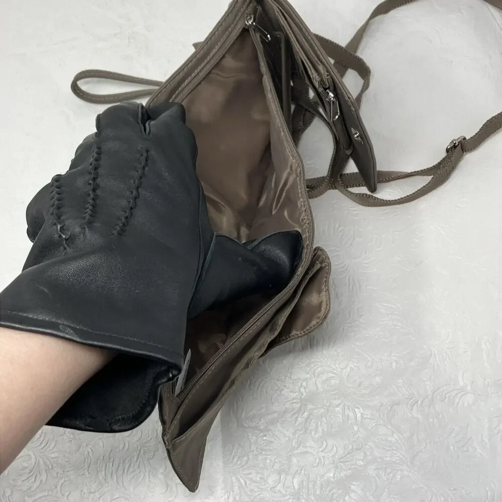 Hadaki travel wallet