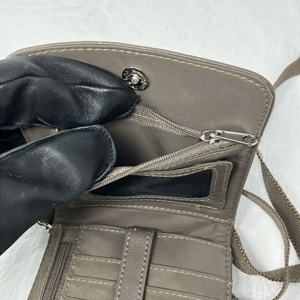 Hadaki travel wallet