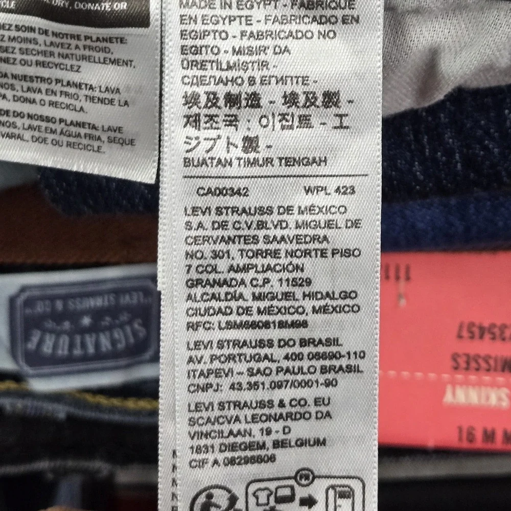 Levis *please carefully
