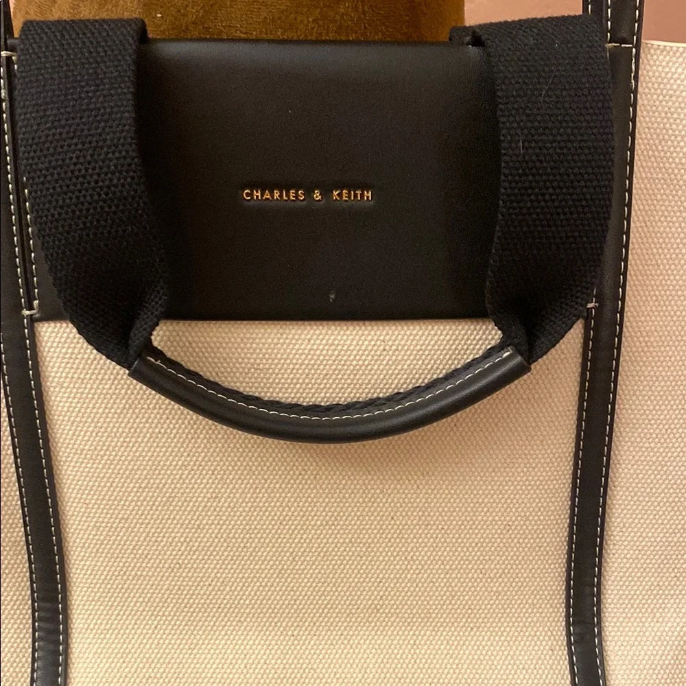Charles & Keith plaque shoulder