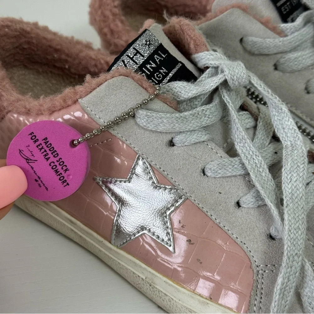 Vintage chic sneakers