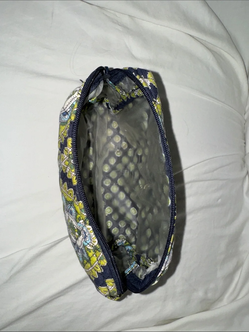 Vera Bradley bold quilted closure