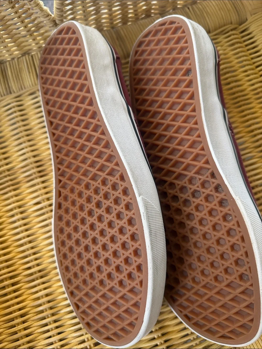 Vans slip maroon