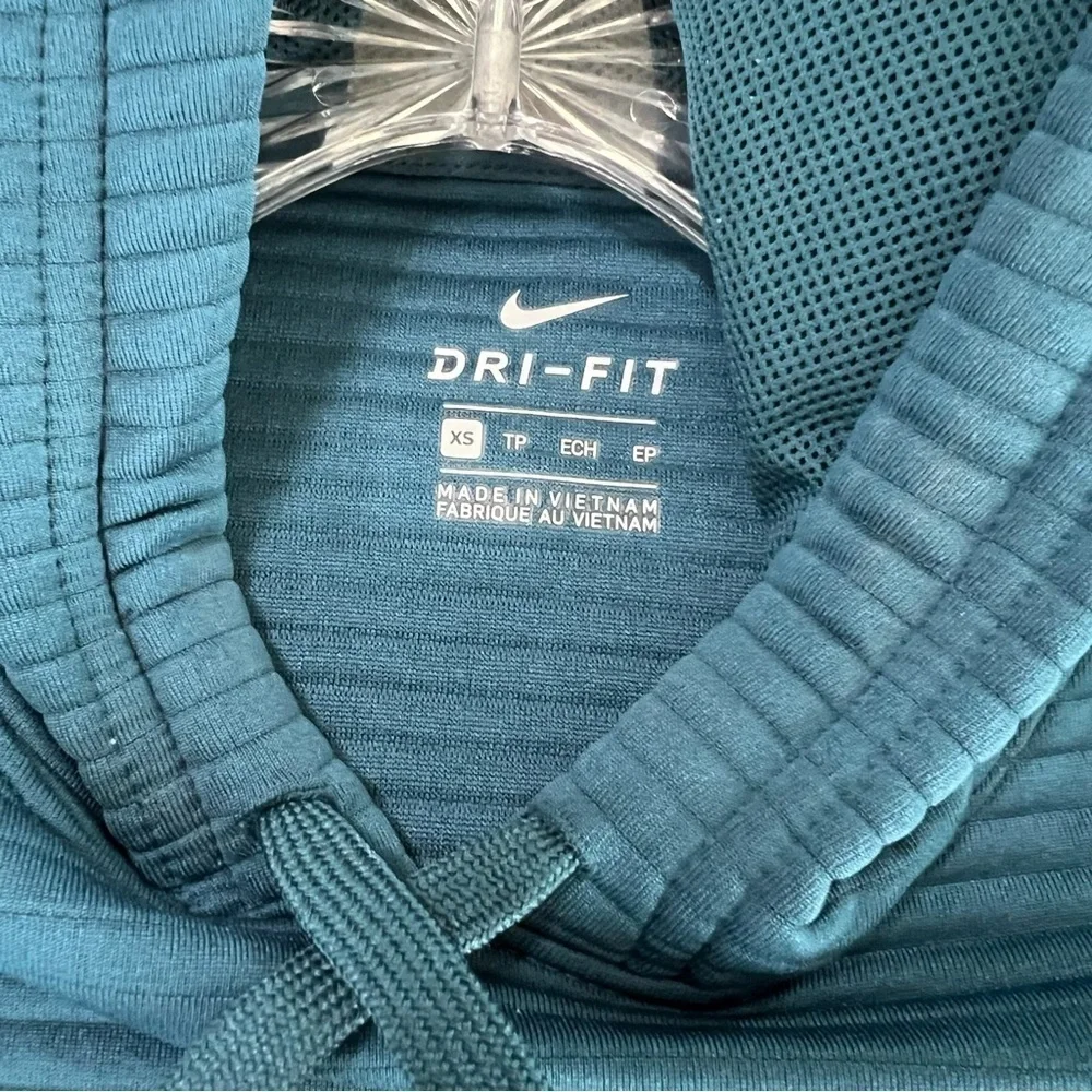 Nike xs pullover