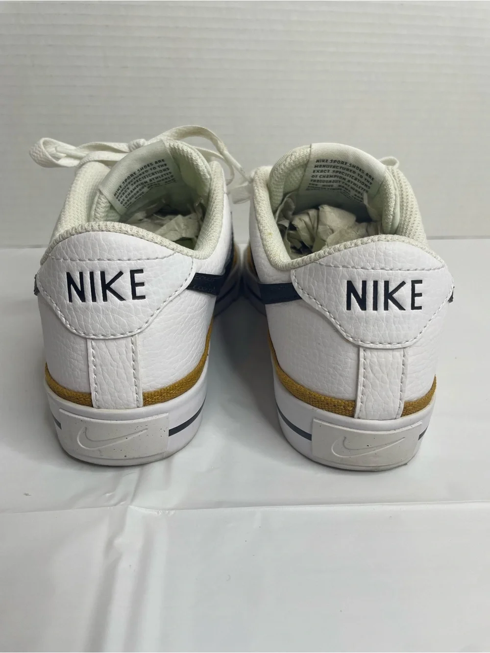 Nike court legacy
