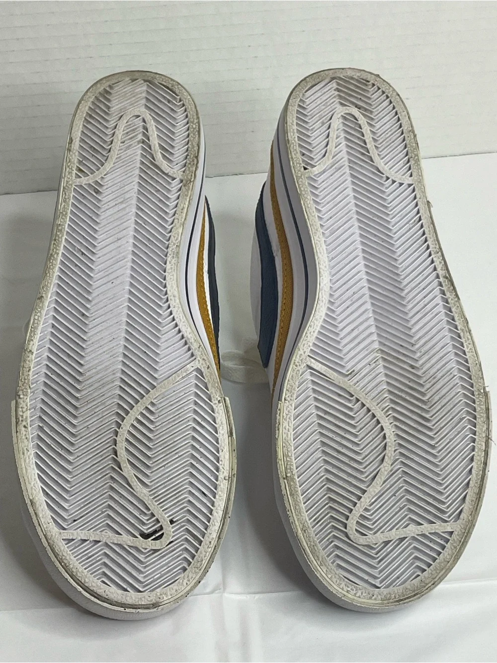 Nike court legacy