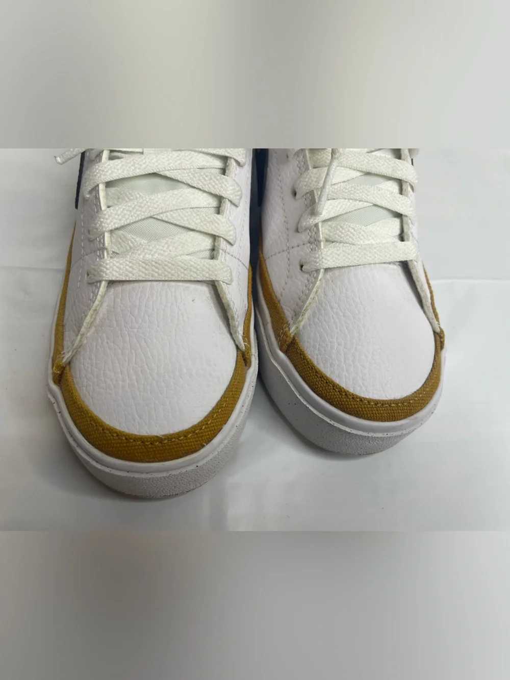 Nike court legacy