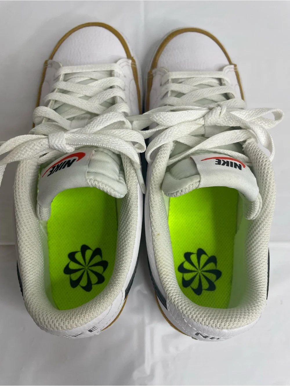Nike court legacy