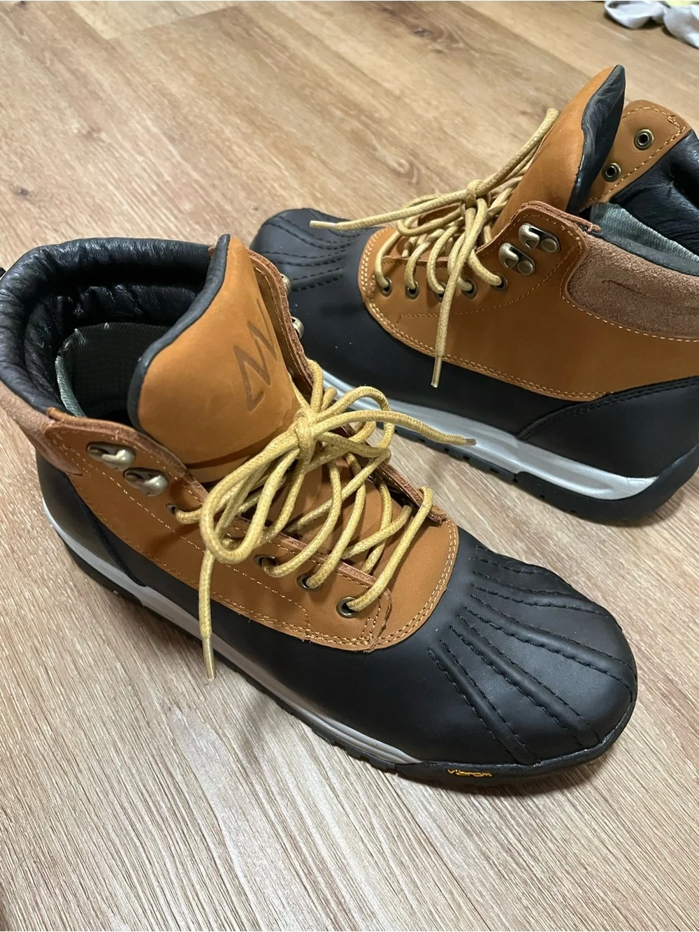 Vibram All-Weather Duck-Boot Brown/Tan/ Black Leather