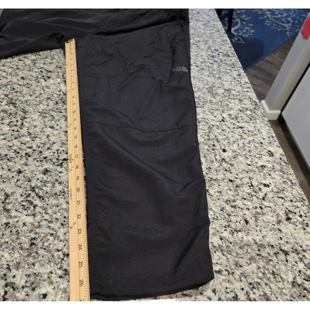 The North Face Hiking Pants Mens Large Short Black Excellent Lightweight Nylon