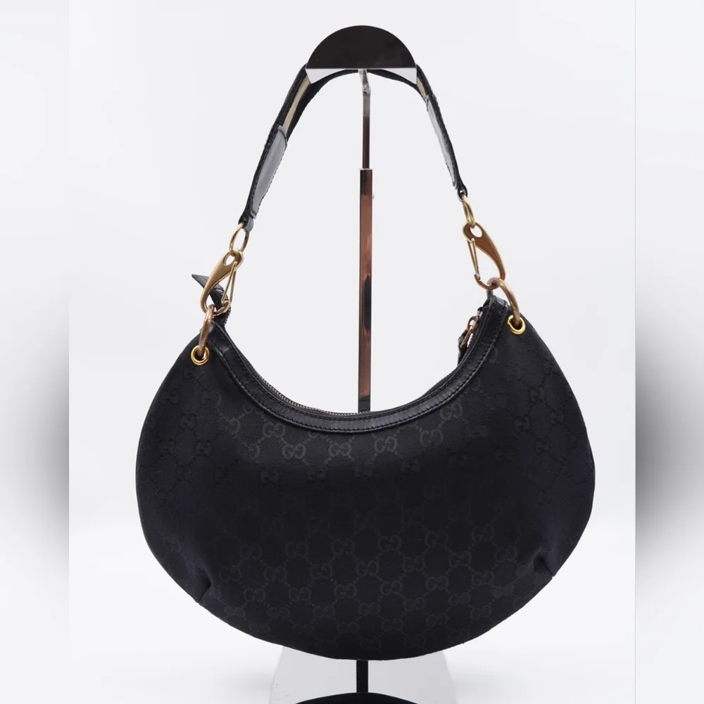 Gucci reposhing this
