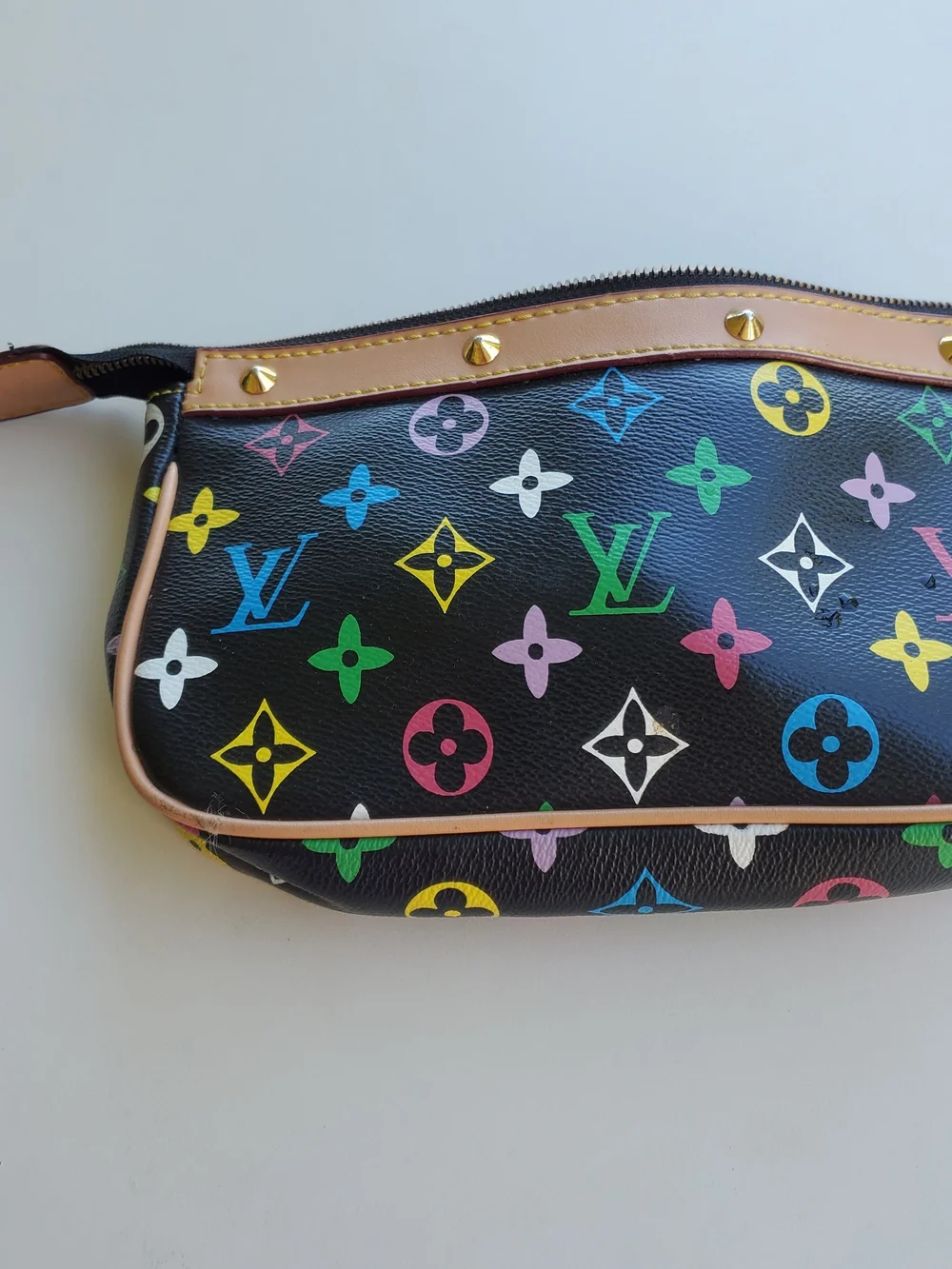 Louis Vuitton zipper isn