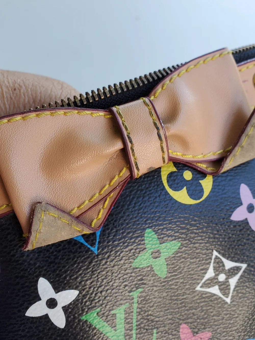 Louis Vuitton zipper isn