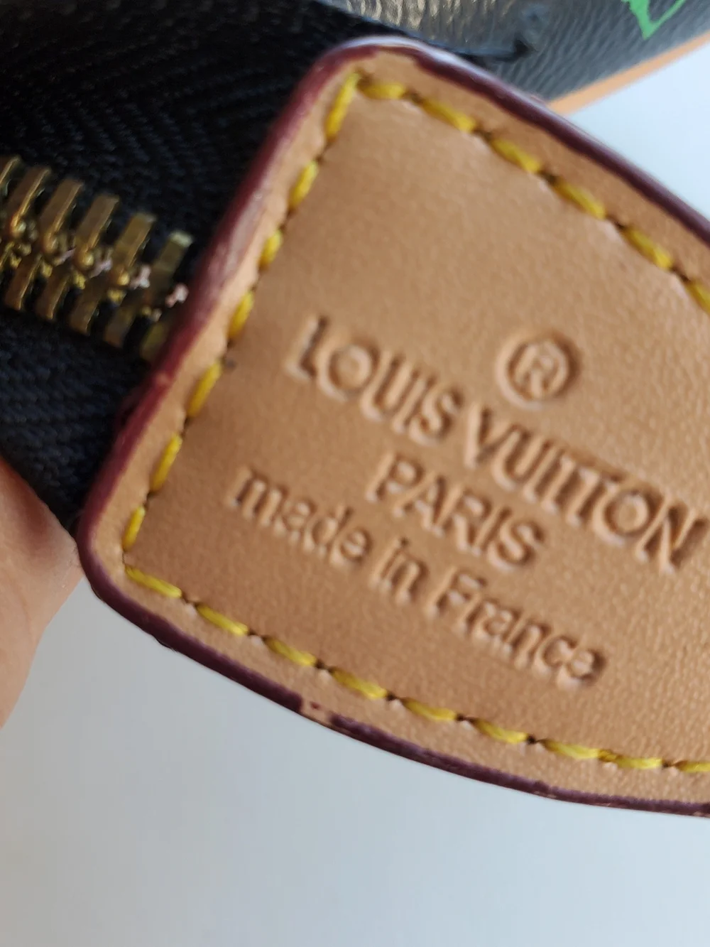 Louis Vuitton zipper isn