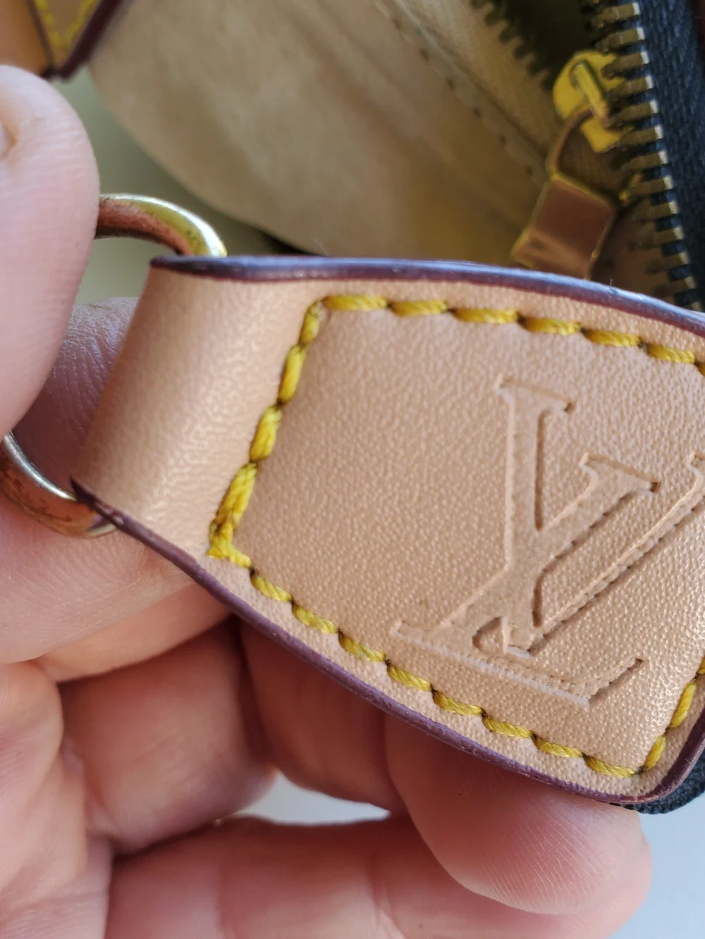 Louis Vuitton zipper isn