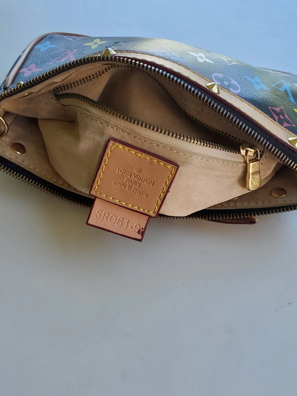 Louis Vuitton zipper isn