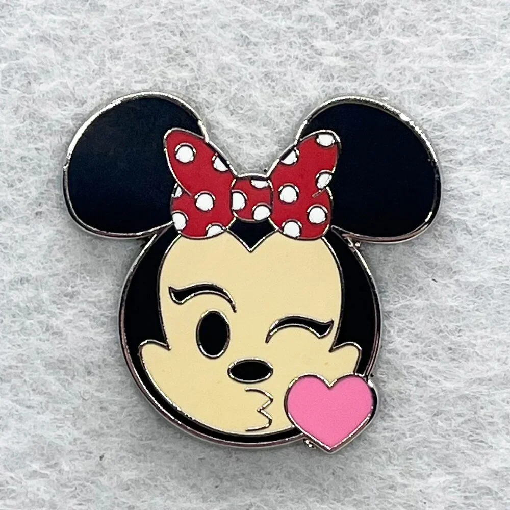 🔮 5/$25 Disney Minnie Mouse Kiss Emoji Pin‎