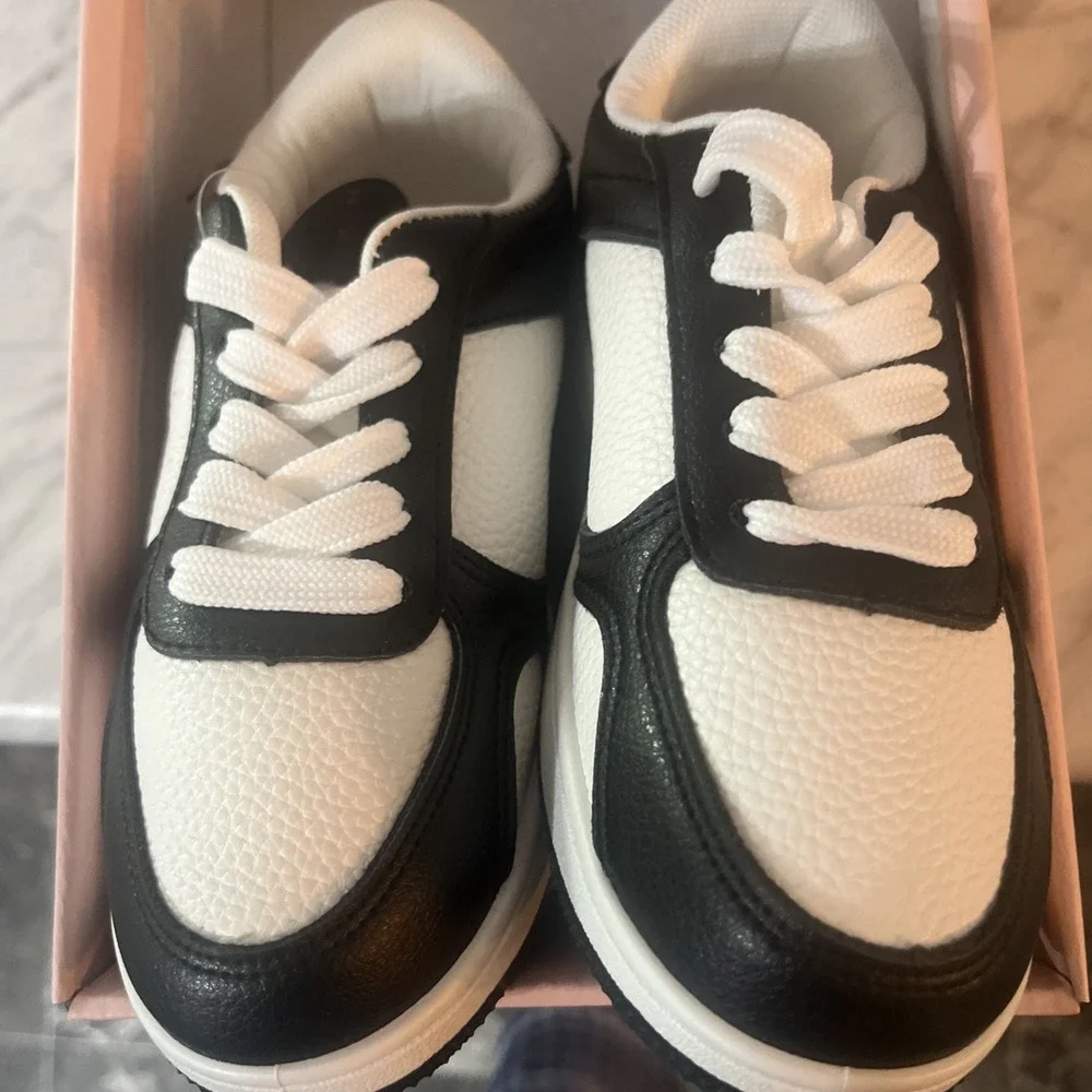 Danskin Girl's PLANK-G Lace Up Sneakers Size 12 Black & White New In Box‎