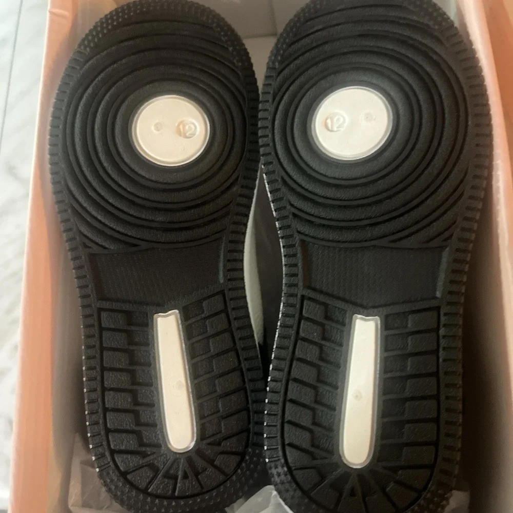 Danskin Girl's PLANK-G Lace Up Sneakers Size 12 Black & White New In Box‎