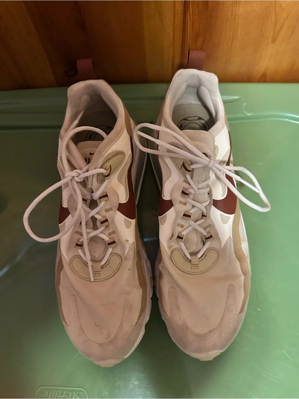 Nike tan 10 270’s