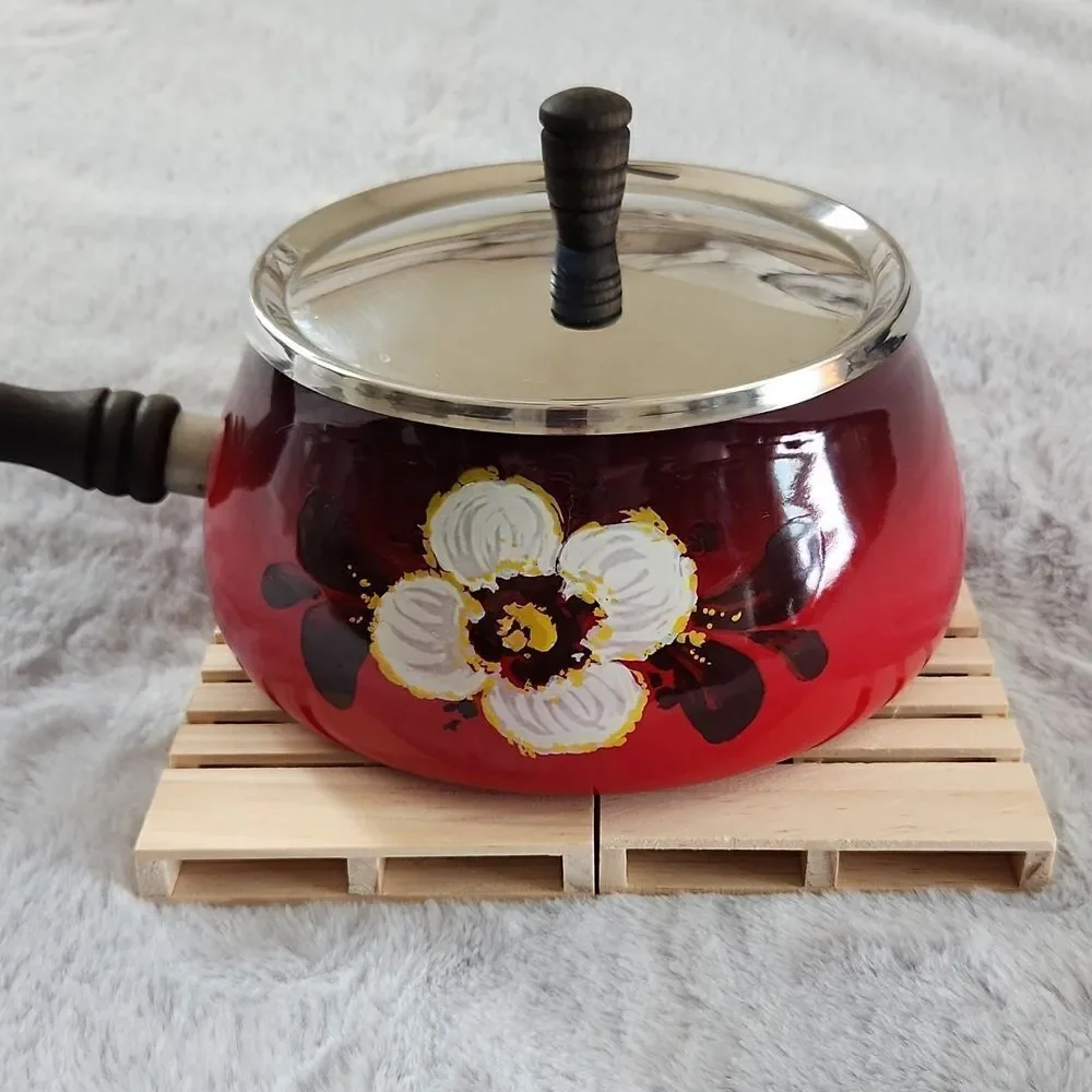 QSTA vintage red