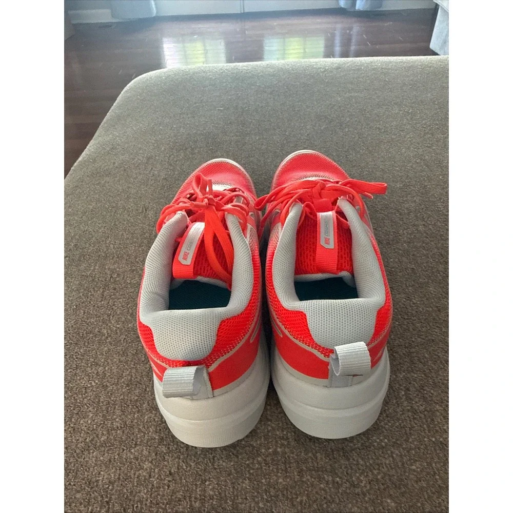 Nike cosmic runner