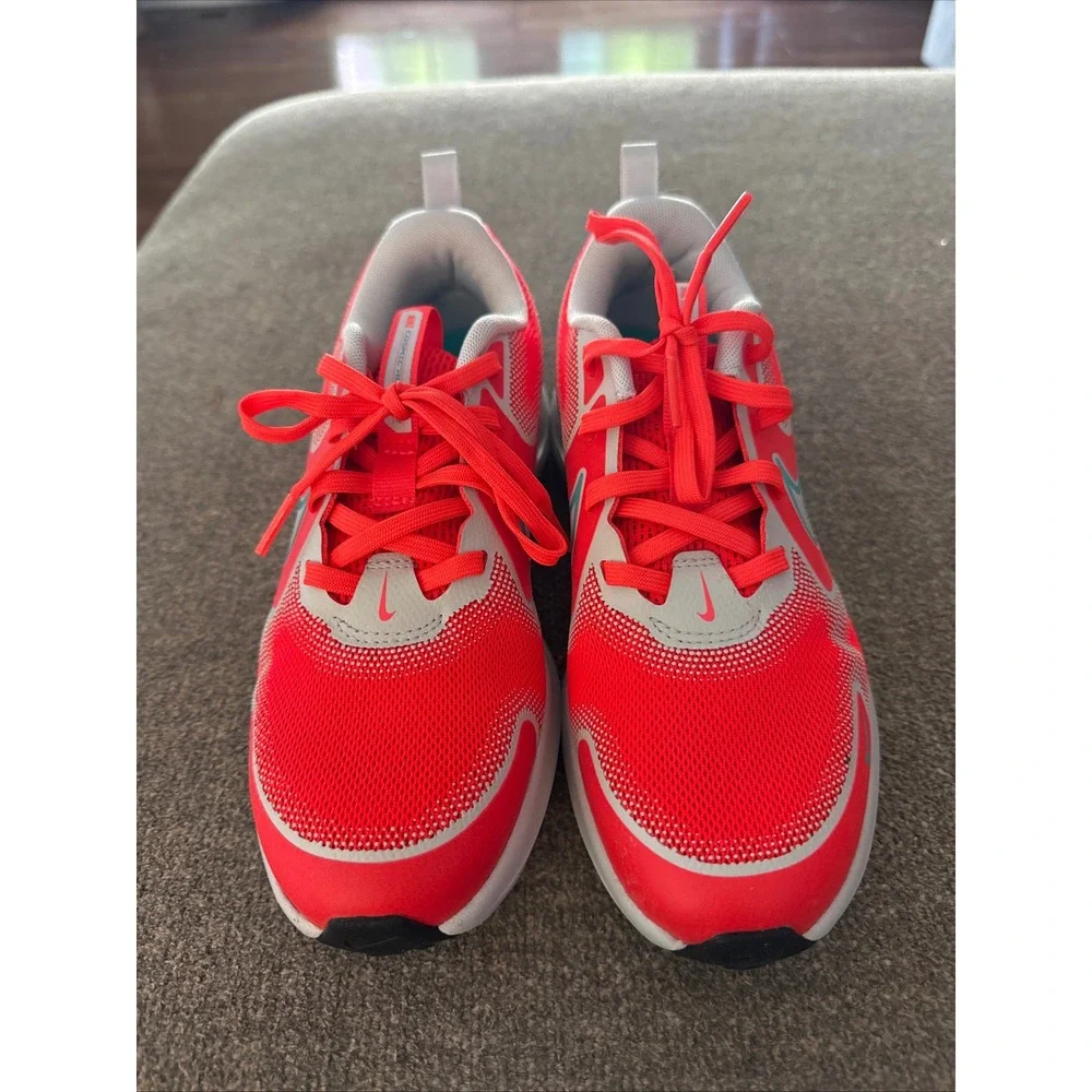 Nike cosmic runner