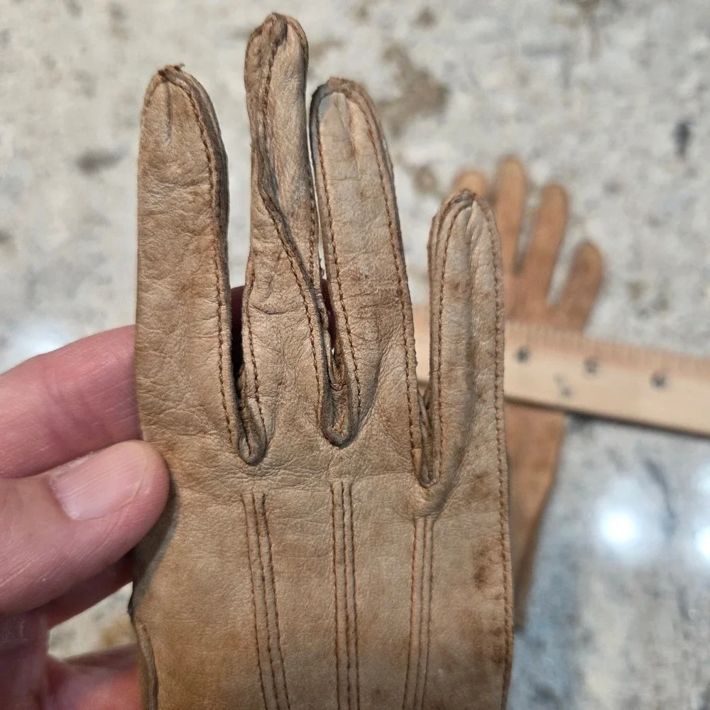 N/A fingers show