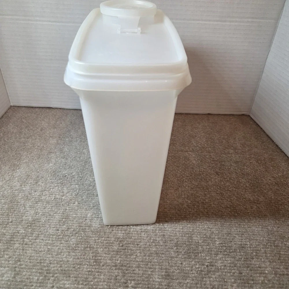 Tupperware #469 container