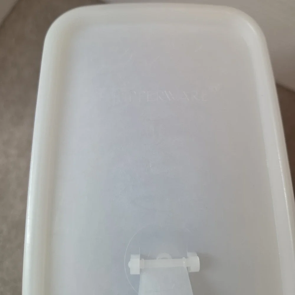 Tupperware flip #469