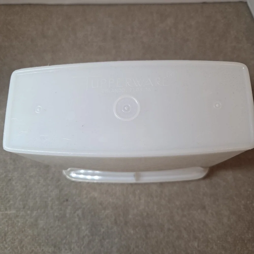 Tupperware flip lid