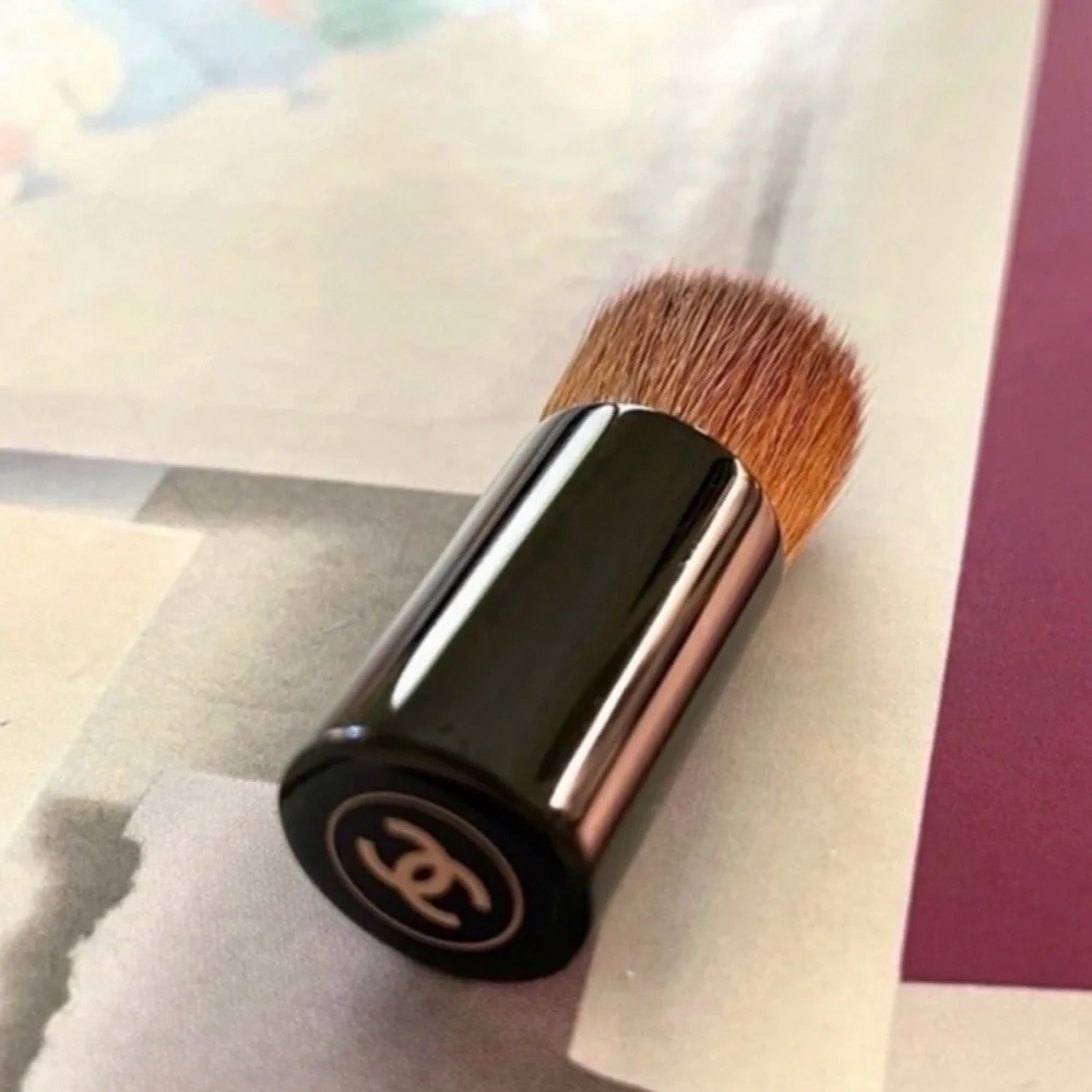 CHANEL mini foundation