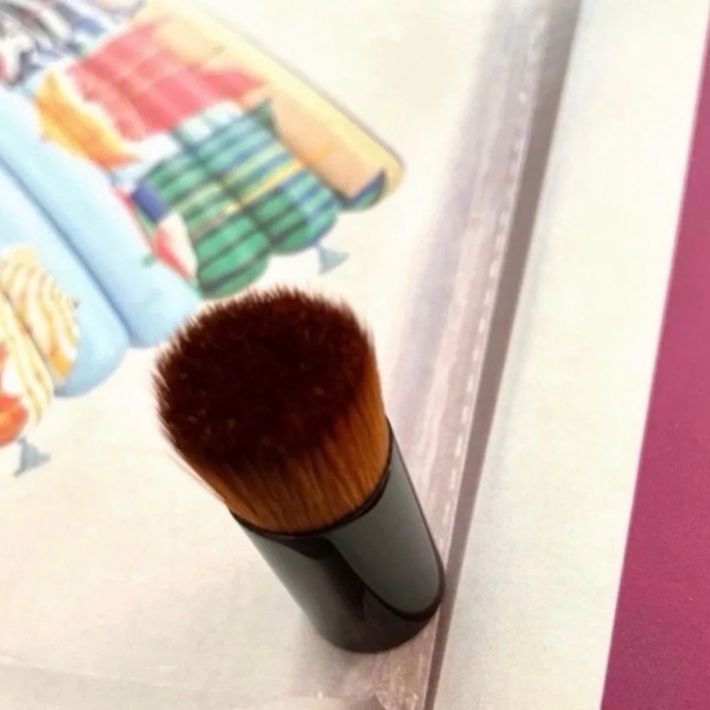 CHANEL mini foundation