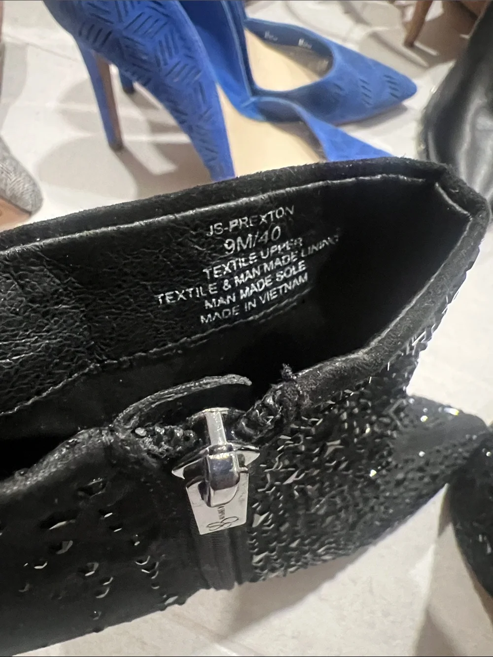Jessica Simpson sophisticated black
