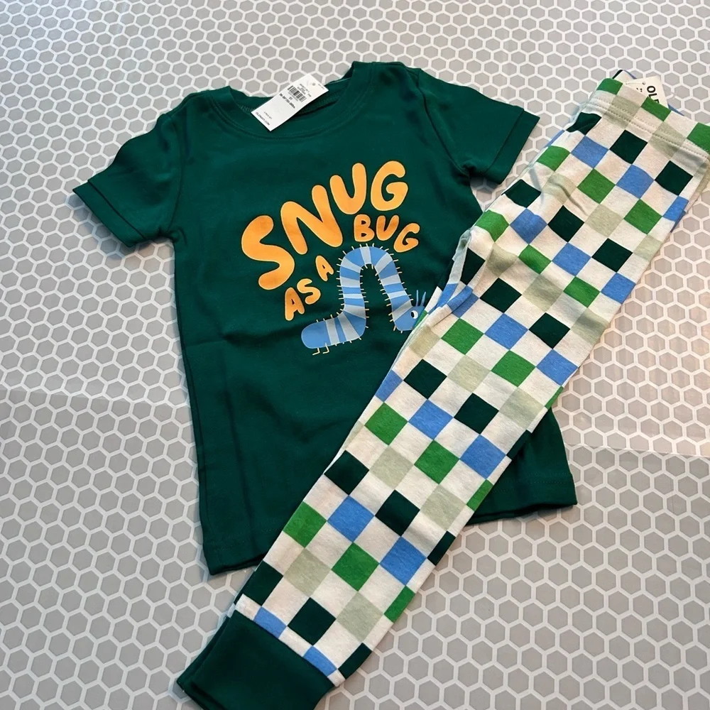 NWT Old Navy Forest Green Short Sleeve Pajama Set with Bug Graphic.  Size 3T