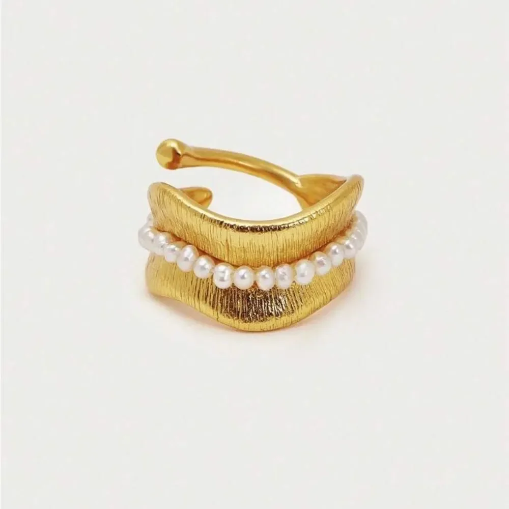 Gold and Pearl Ring Q435