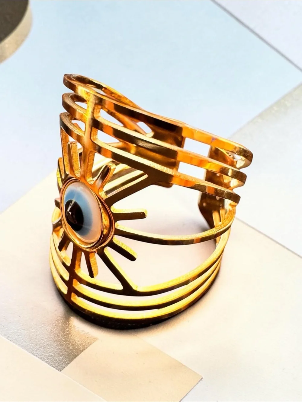N/A eye catching
