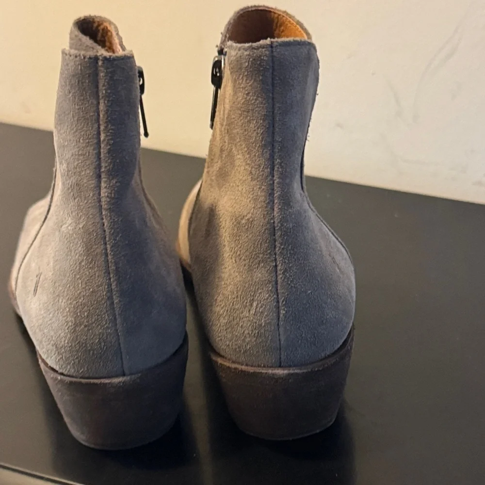LIKE NEW Frye Taupe Suede Ankle Booties