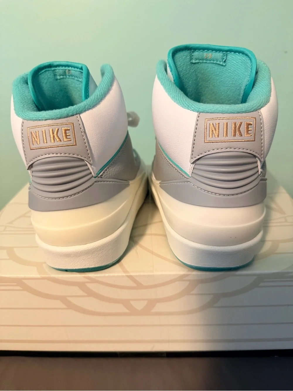 Air Jordan 2 Retro - Women’s 9 *BRAND NEW*