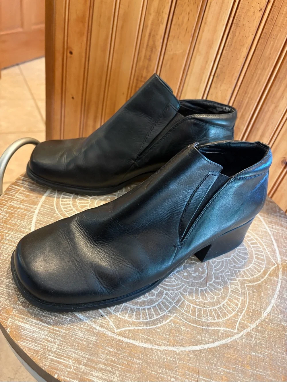 Markon black leather