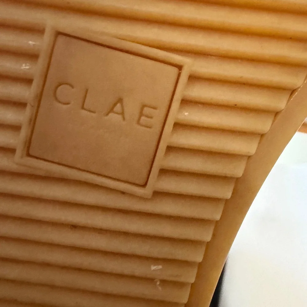 Clae clean minimalist