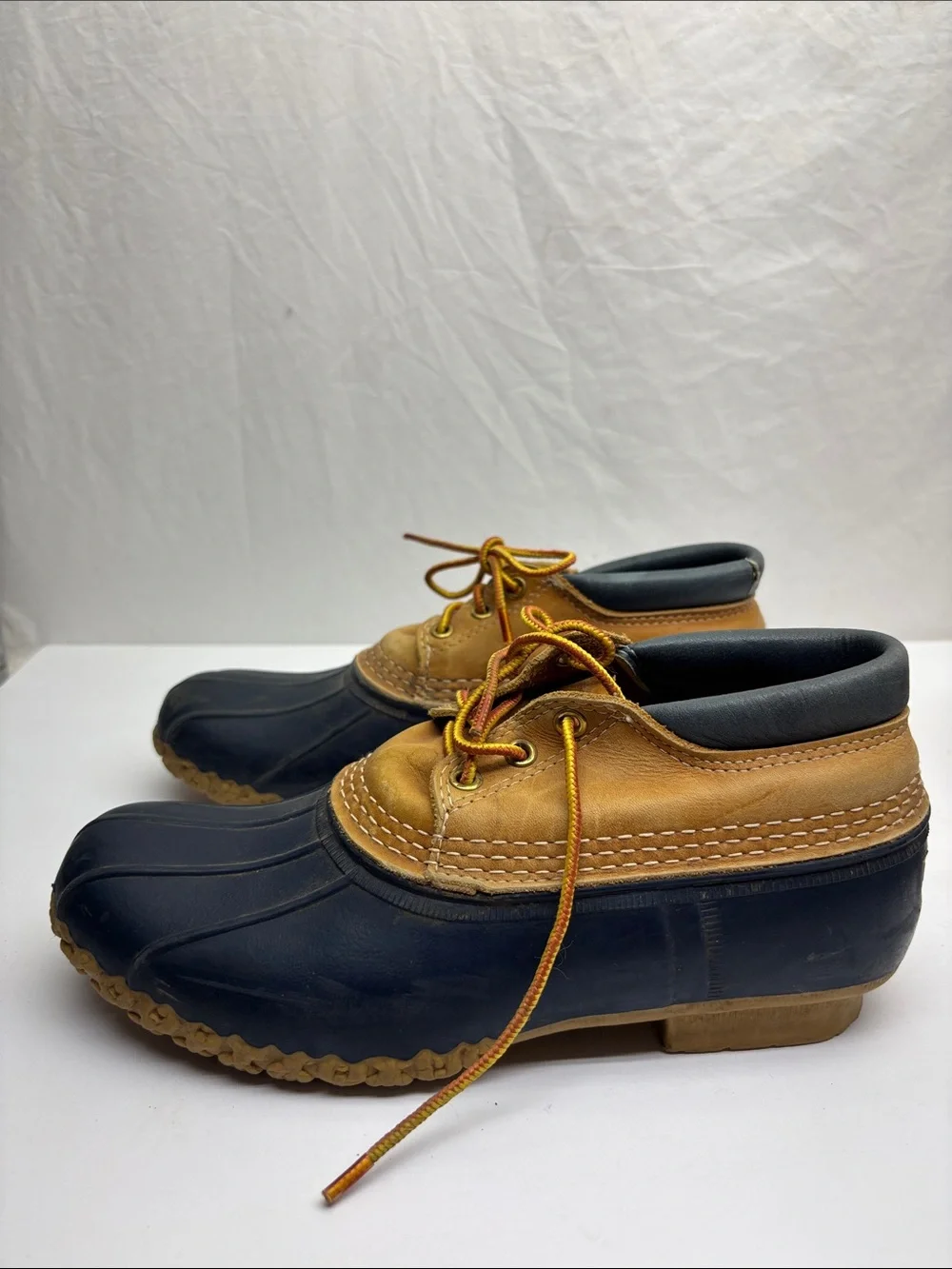 L. L. Bean Men's Two-Tone Tan and Black Boat Shoes, SZ 7, box 11