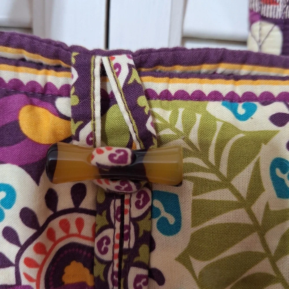 Vera Bradley very closure
