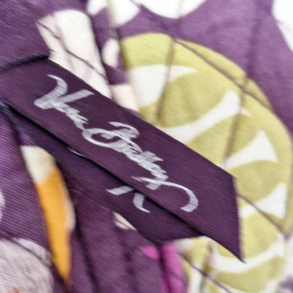 Vera Bradley tote carrying will