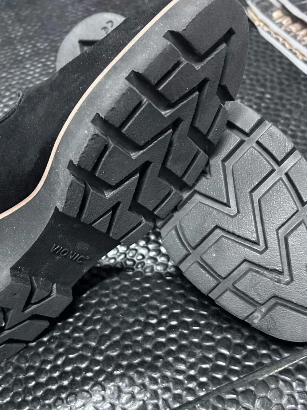 Vionic Willa Wedge Women's Black Suede Size 8.5