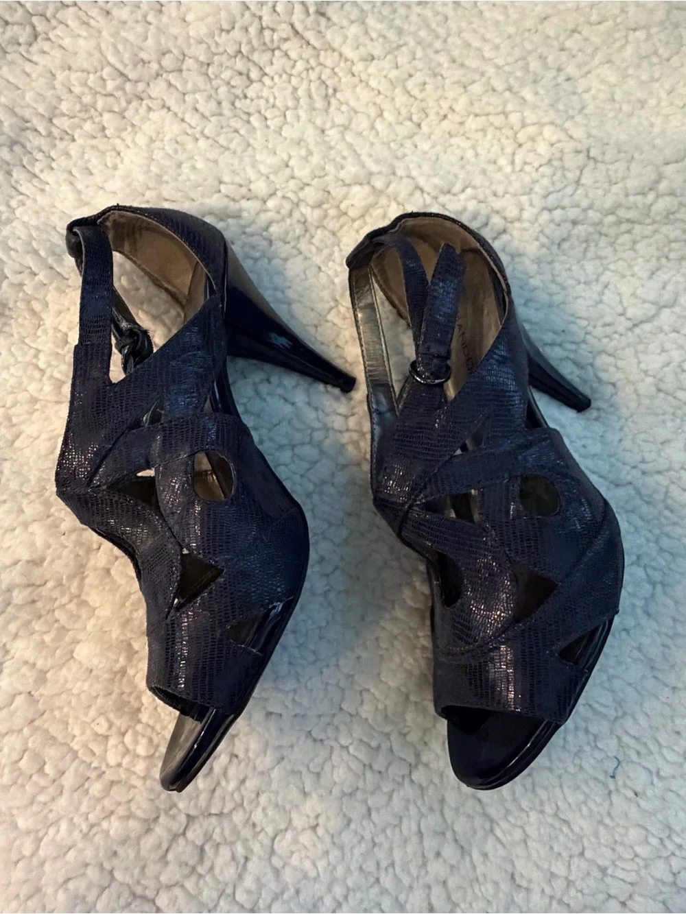Bandolino peep slingback design