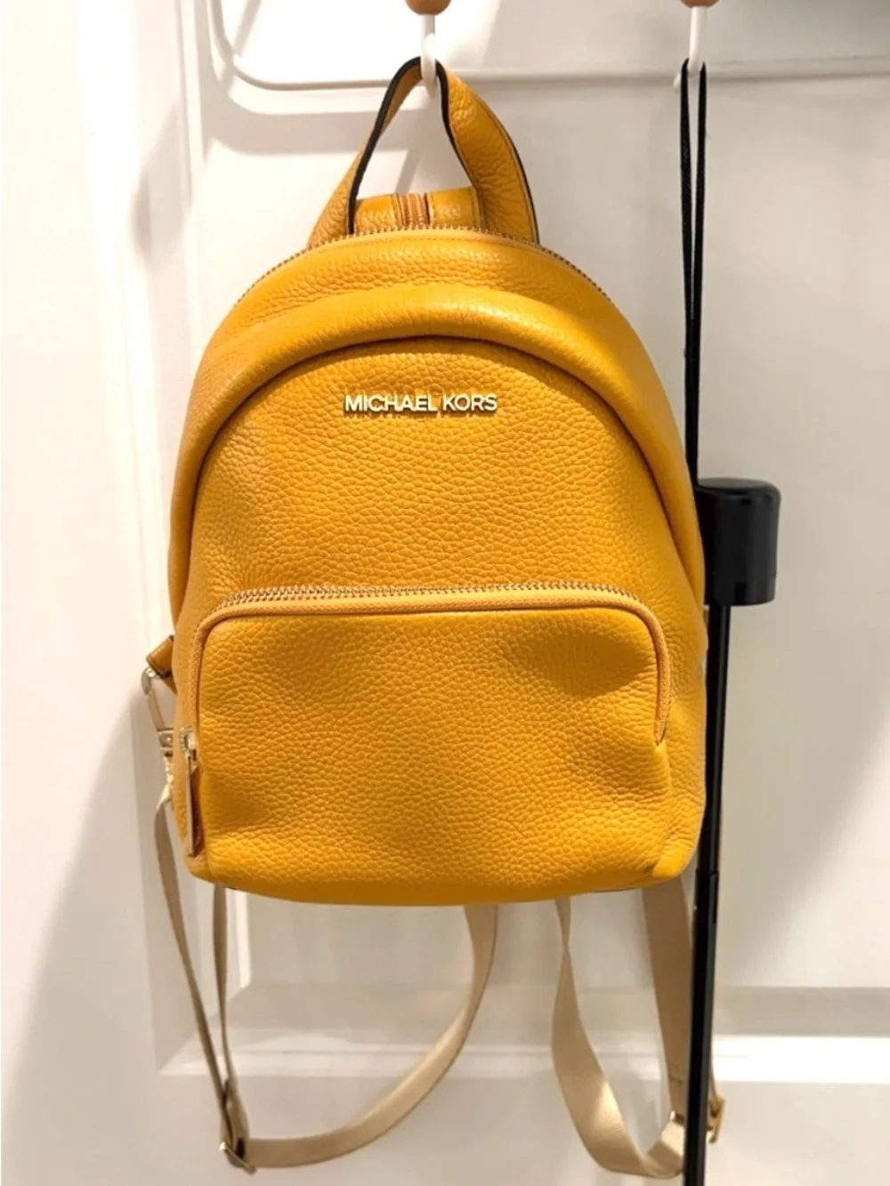 Michael Kors compact pebbled